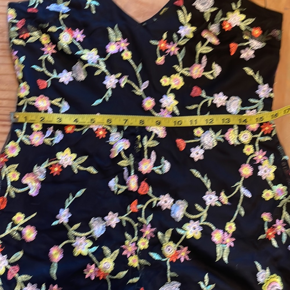 Embroidered romper - Picture 5 of 6